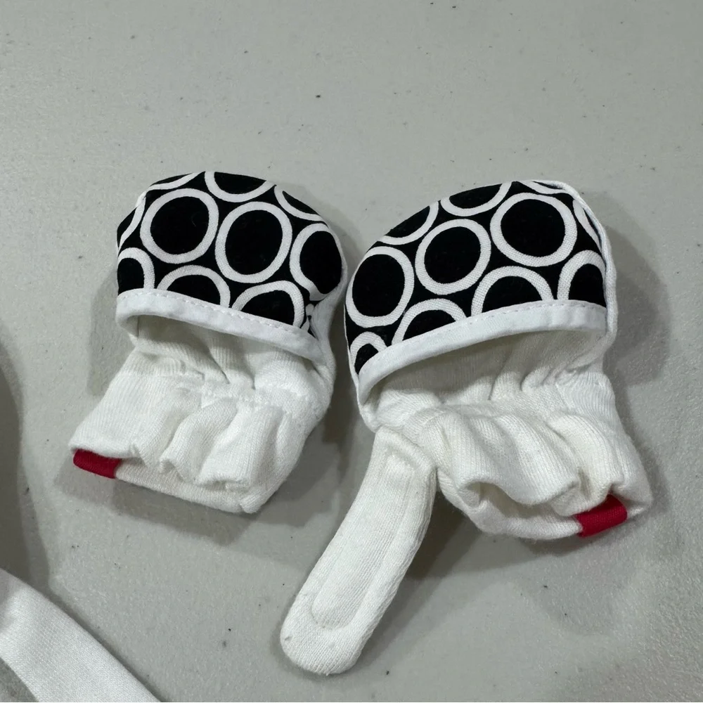 Goumi OS (Baby) White Gray Hat Mittens Booties Set
